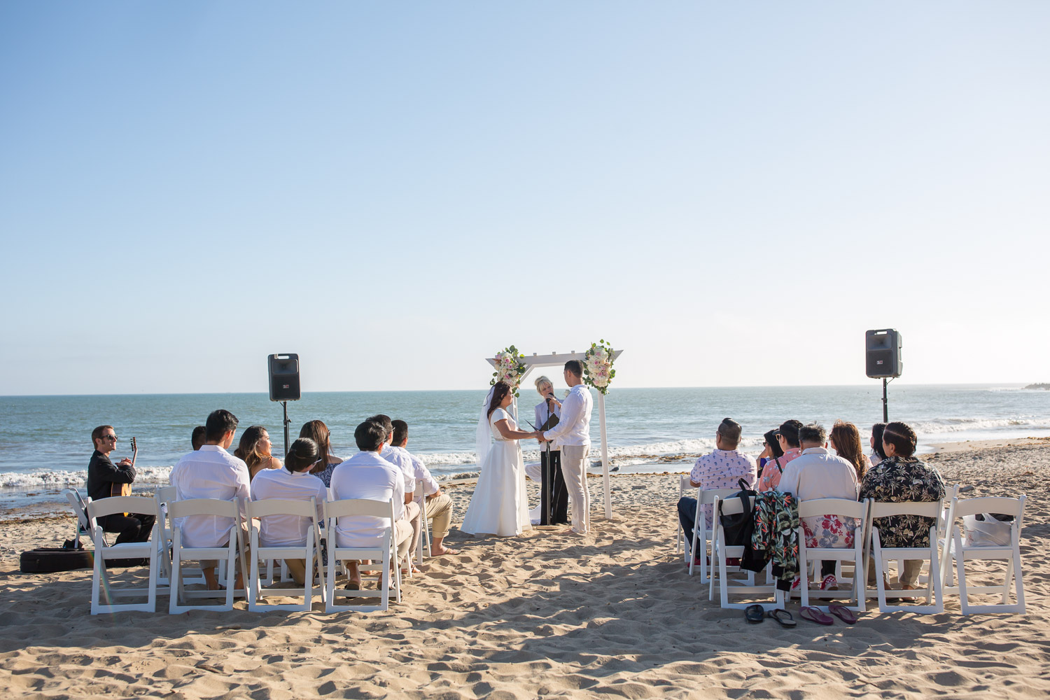 Wedding Crowne Plaza Ventura Beach ceremony